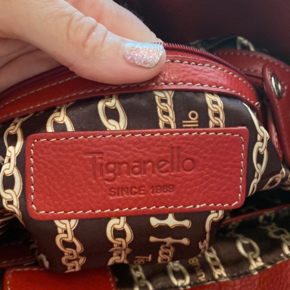 🎉Tignanello Red or balck Pebbled Leather Tote with Polished Hardware
Like new - Picture 6 of 8